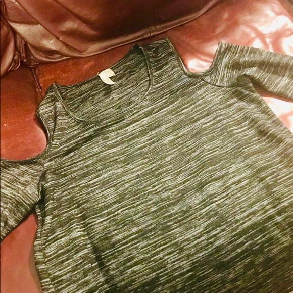 Women’s Cold Shoulder Long Sleeve Top Size M - Picture 2 of 6